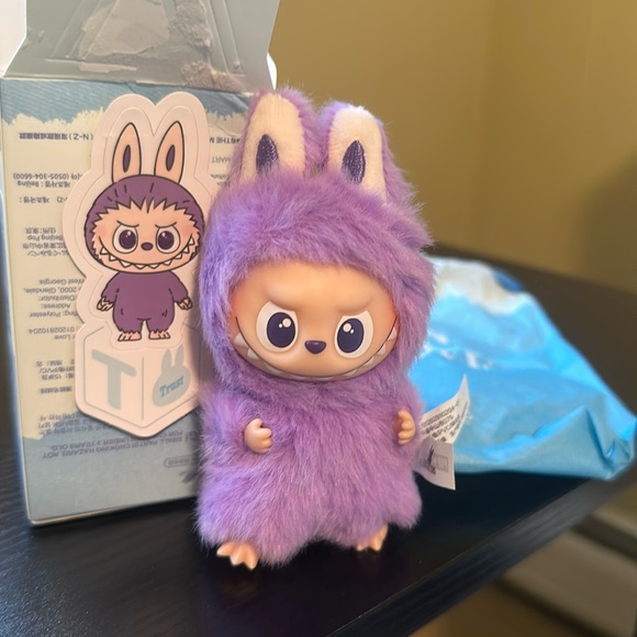 POP MART Labubu V4 The Monsters Pin For Love Alphabet Plush Pendant - Letter T - Picture 2 of 11